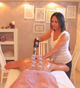 אסתר חן מטפלת מוקסה במעלה אדומים